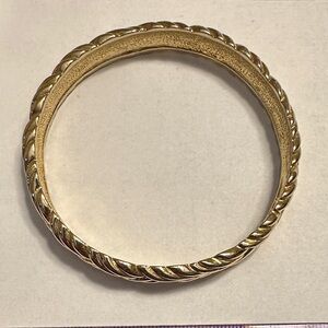 Elegant Gold Bangle Bracelet